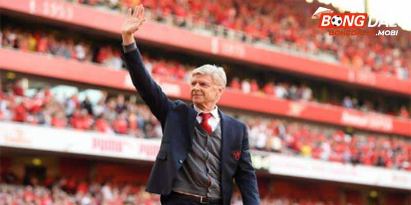 VỊ HLV huyền thoại Arsene Wenger