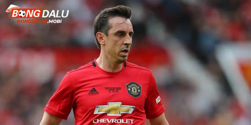 Gary Neville đã phản lưới nhà giúp đối thủ giành chiến thắng 