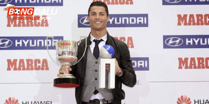Ronaldo cũng là chân sút xuất sắc nhất Tây Ban Nha với 4 cúp Pichichi